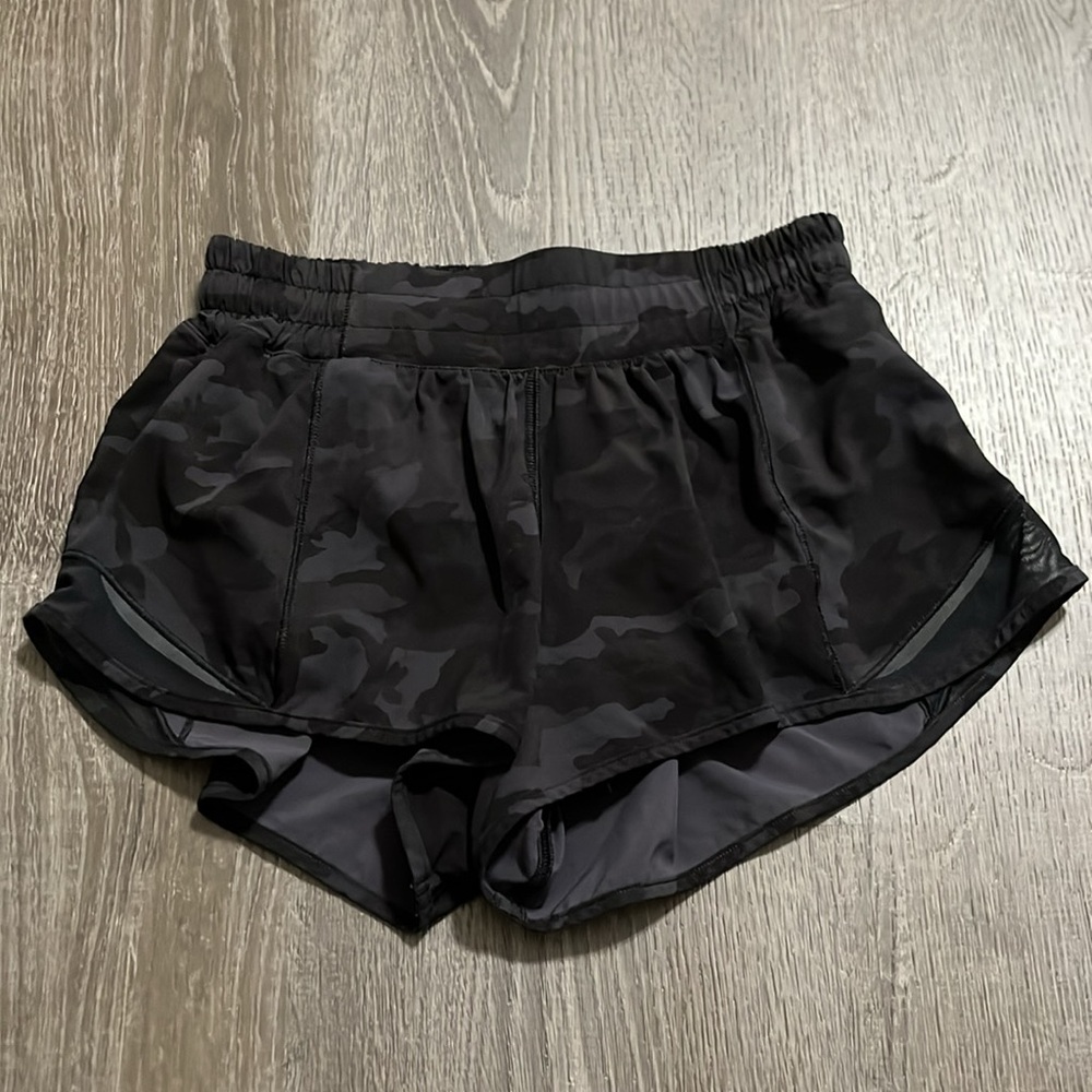Lululemon Hotty Hot Short II *2.5"
Incognito Camo Multi Grey / Black Size 4 Reg - Picture 2 of 8